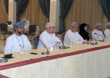جلسة نقاشية توصي بتوجيه الاستثمار الأجنبي للمشاريع الكبرى في قطاعات واعدة