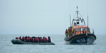 Boat with hundreds of migrants safely towed to port