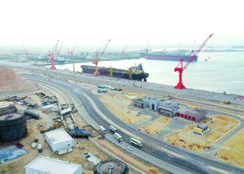 خبراء لـ”عمان”: تنويع مصادر الدخل وجذب الاستثمارات عاملان مهمان لتحقيق الاستدامة المالية