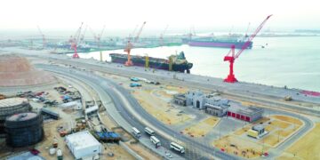 خبراء لـ”عمان”: تنويع مصادر الدخل وجذب الاستثمارات عاملان مهمان لتحقيق الاستدامة المالية