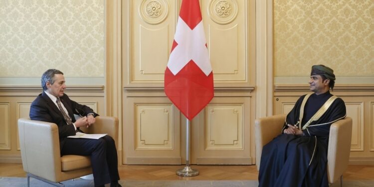 سفيرا سلطنة عُمان لدى ألمانيا والاتحاد السويسري يقدمان أوراق اعتمادهما