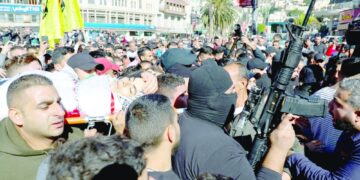 قتيل اسرائيلي و18 جريح في انفجارين استهدفا محطتين للحافلات بالقدس المحتلة