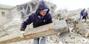 هجمات صاروخية تخلف قتلى وأضرارا في منشآت للبنية التحتية بالعاصمة الأوكرانية