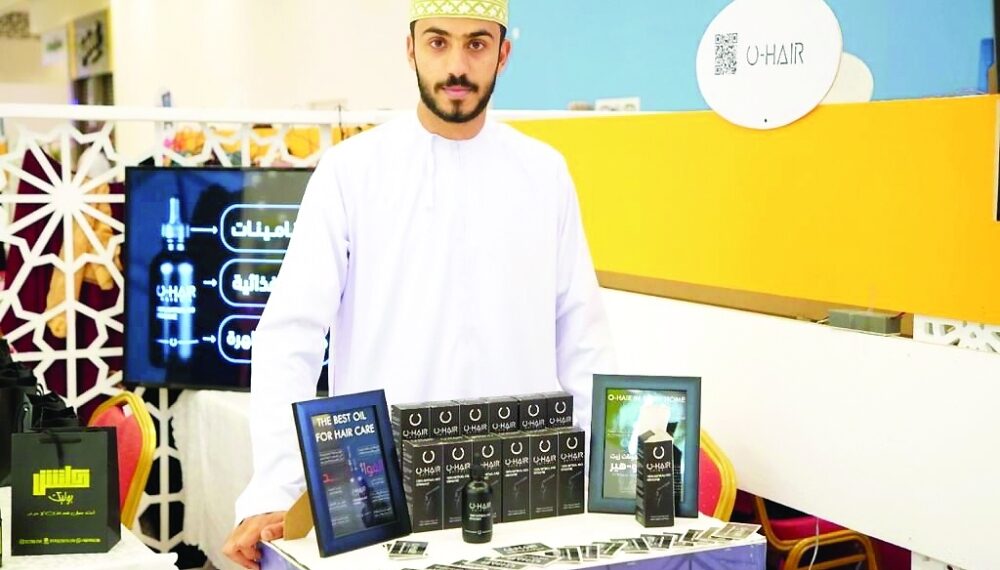 علي العجمي: أخطط لإضافة 15 منتجا للعناية بالشعر.. والوصول إلى 10 آلاف مستهلك 1 علي العجمي: أخطط لإضافة 15 منتجا للعناية بالشعر.. والوصول إلى 10 آلاف مستهلك
