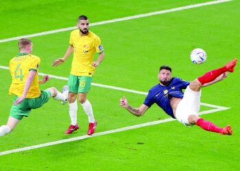 France thrash Australia for strong start