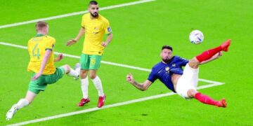 France thrash Australia for strong start