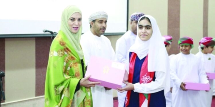 شمال الباطنة تكرم طلبتها الفائزين  في المسابقات الدولية