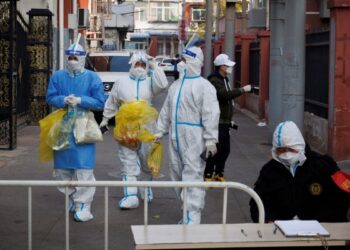 China's COVID infections hit record as economic outlook darkens