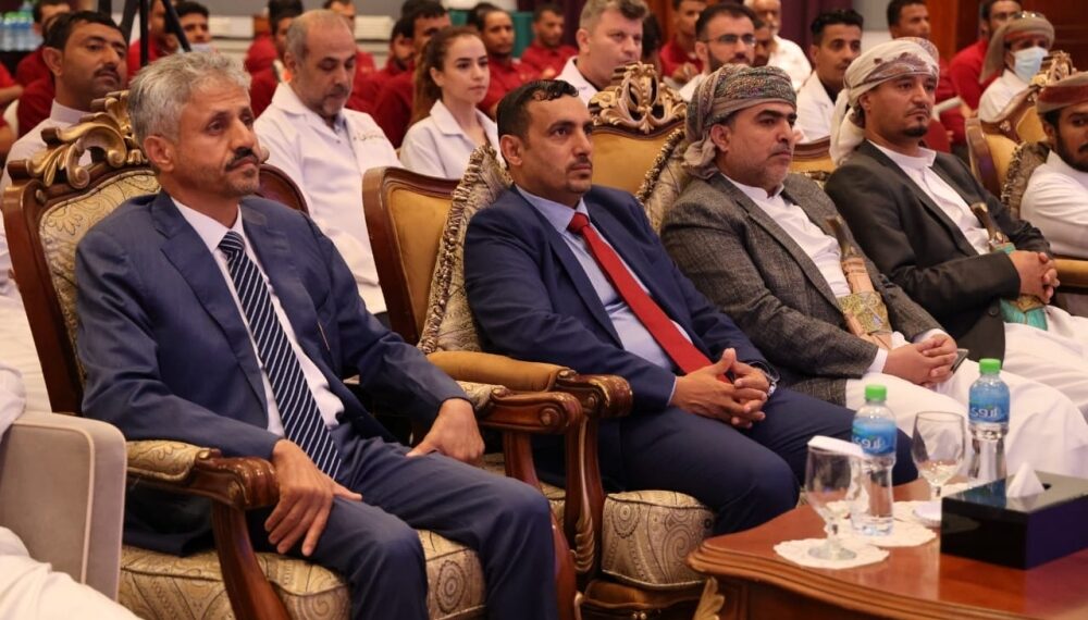 مركز الأطراف الصناعية بصلالة يستقبل الدفعة الخامسة عشرة من الجرحى اليمنيين