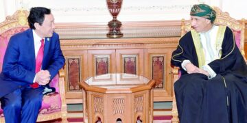 نيابة عن جلالة السلطان.. السيد فهد يستقبل مديري “الصحة العالمية” و”الفاو”