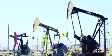 أسعار النفط تنخفض في ظل تراجع المخاوف من شح المعروض