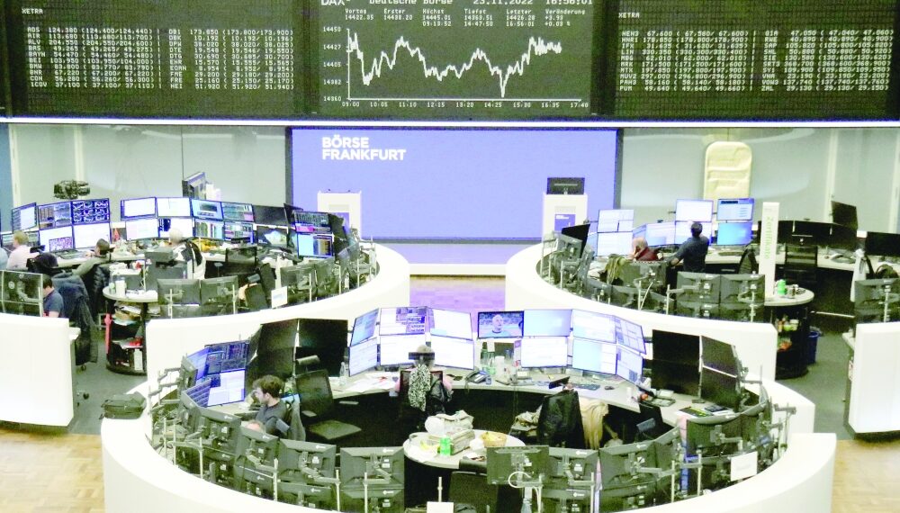 أسهم أوروبا تبحث عن اتجاه والمتعاملون يقيمون توقعات أسعار الفائدة