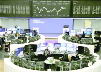 أسهم أوروبا تبحث عن اتجاه والمتعاملون يقيمون توقعات أسعار الفائدة