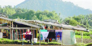 إنقاذ طفل من تحت الأنقاض بعد يومين من زلزال هزّ إندونيسيا