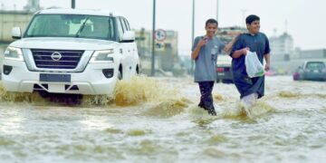 Saudi storm closes schools, cuts main road to Mecca