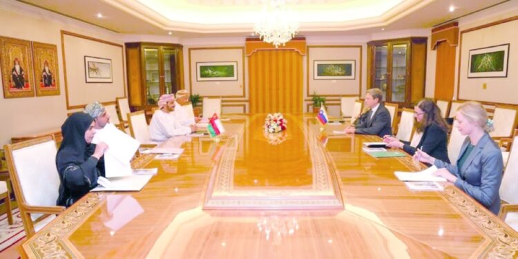 سلطنة عُمان وسلوفينيا تعقدان جلسة مشاورات سياسية