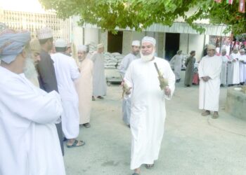 سوق بهلا يشهد عرض كميات كبيرة من عسل السدر المحلي