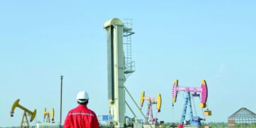 النفط يرتفع وسط خلاف بشأن سقف أسعار الخام الروسي