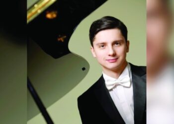 نيكولاي كوزنيتسوف في دار الأوبرا السلطانيّة مسقط