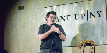 ويلي زابار نجم كوميدي يلمع على مسارح نيويورك