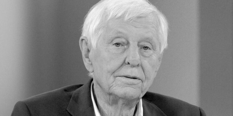 وفاة الكاتب الألماني هانز ماغنوس إنزينسبرغر