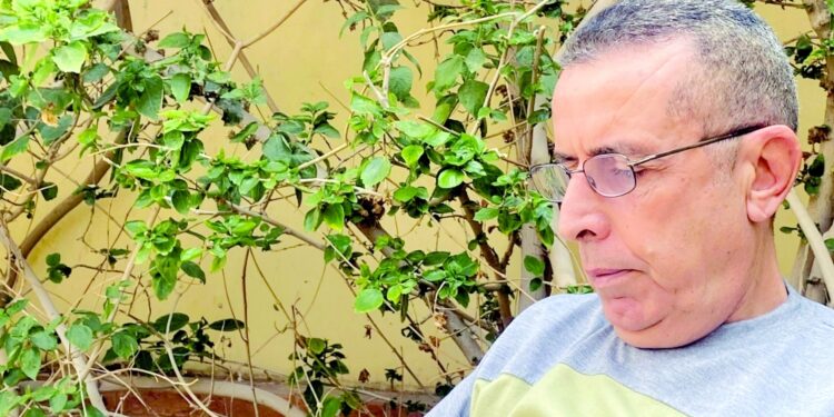 عاطف عبد العزيز: البِر بالأب في الشعر قد يكون بقتله