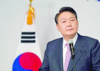 رئيس كوريا الجنوبية ينذر بالتدخل لإنهاء إضراب وصفه بالخطوة “غير القانونية”