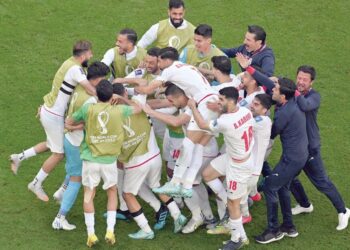 إيران تقهر ويلز بثنائية مثيرة في الوقت القاتل