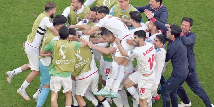 إيران تقهر ويلز بثنائية مثيرة في الوقت القاتل 1 إيران تقهر ويلز بثنائية مثيرة في الوقت القاتل