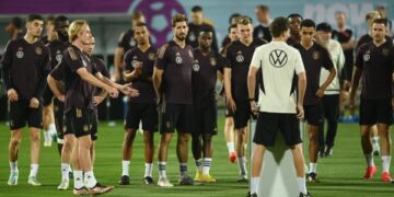 Germany faces Spain with the threat of early exit
