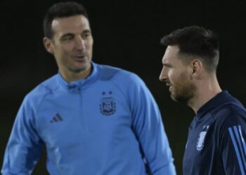 Argentina looks to Messi to salvage bid