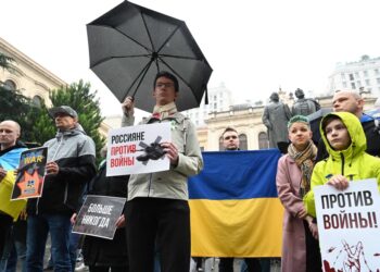 استمرار انقطاع الكهرباء عن 130 ألف شخص في كييف بعد هجمات روسية