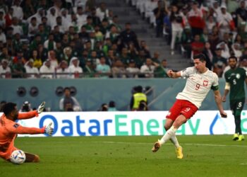Lewandowski off the mark as Poland close in on last 16