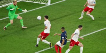 فرنسا أول المتأهلين إلى ثمن نهائي كأس العالم بفوزها على الدنمارك
