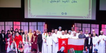 مبتعثون في الخارج يجسدون مظاهر الثقافة والحضارة العمانية في احتفالهم بالعيد الوطني