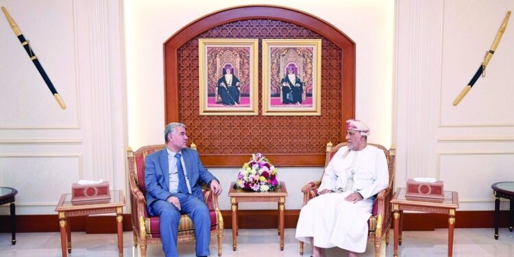 السيد شهاب يستقبل السفير الجزائري