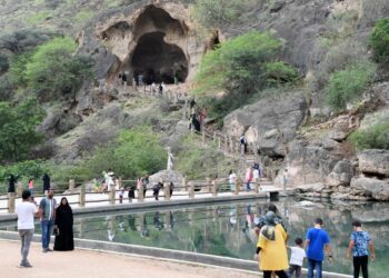 «بلدي» محافظة ظفار يطّلع على خطط تنفيذ مشروع تصريف مياه الأمطار