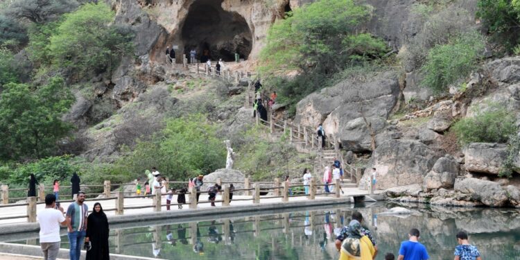 «بلدي» محافظة ظفار يطّلع على خطط تنفيذ مشروع تصريف مياه الأمطار 1 «بلدي» محافظة ظفار يطّلع على خطط تنفيذ مشروع تصريف مياه الأمطار