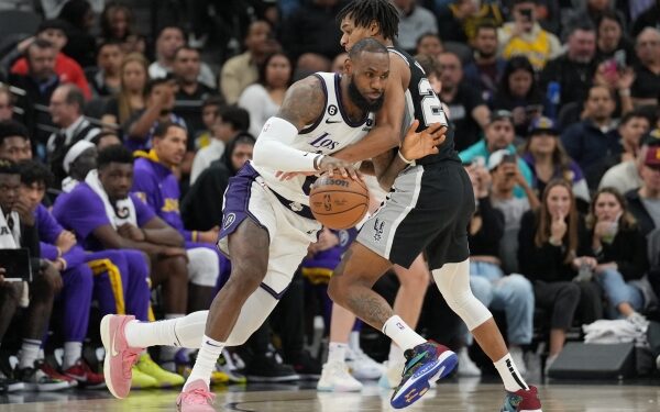 James shines as Lakers beat Spurs again, Suns edge Jazz