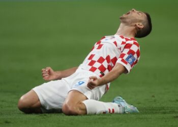 Kramaric lifts Croatia as Canada crash out