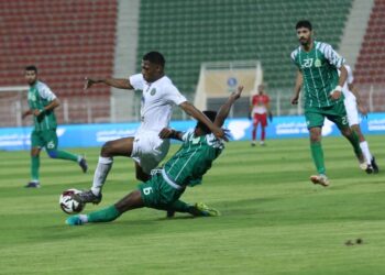 النهضة يختبر تحصين صدارته أمام السيب في قمة مباريات الجولة الـ11 لدوري عمانتل