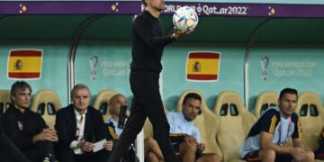 إنريكي سعيد بصدارة المنتخب الإسباني لـ”مجموعة الموت”