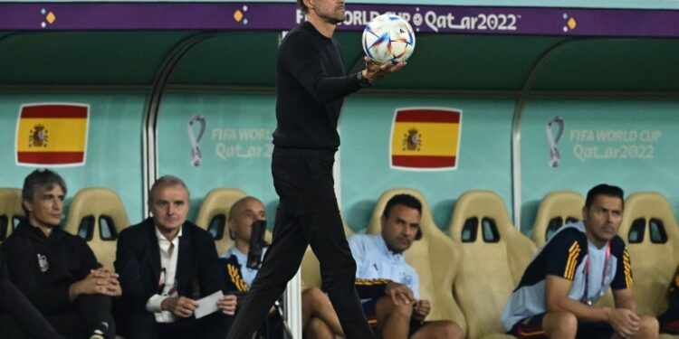 إنريكي سعيد بصدارة المنتخب الإسباني لـ”مجموعة الموت”