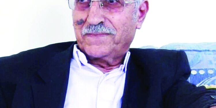 وفاة الشاعر اليمني الكبير عبدالعزيز المقالح