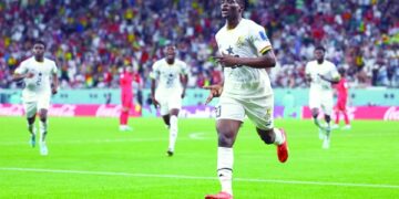 Ghana hold off battling South Korea