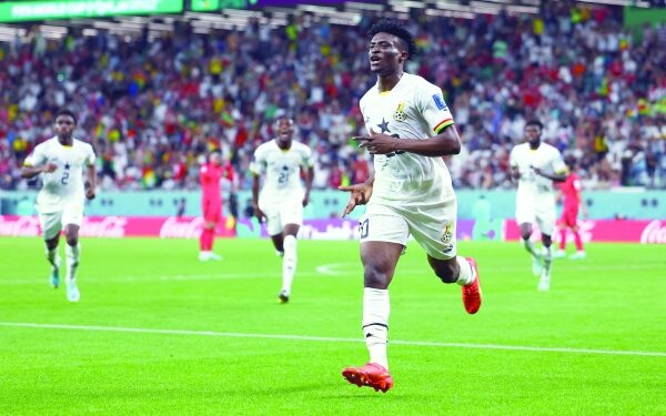 Ghana hold off battling South Korea