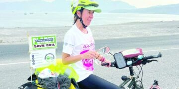 On bicycle from Paris to India via Oman