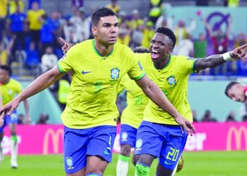 Casemiro strike takes Brazil into last 16