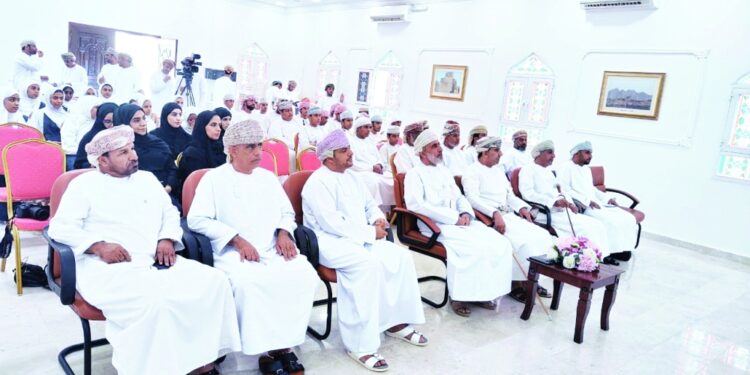 ندوة بالظاهرة تبحث الشراكة المجتمعية للحفاظ على البيئة 1 ندوة بالظاهرة تبحث الشراكة المجتمعية للحفاظ على البيئة