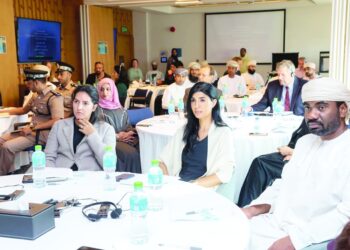 بحث إعداد خطة إقليمية لصون حيتان بحر العرب الحدباء